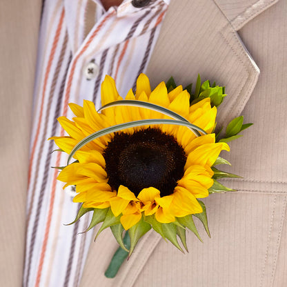 Free Spirit Boutonniere –  Paiges Petals Floral Design, Stanton MI